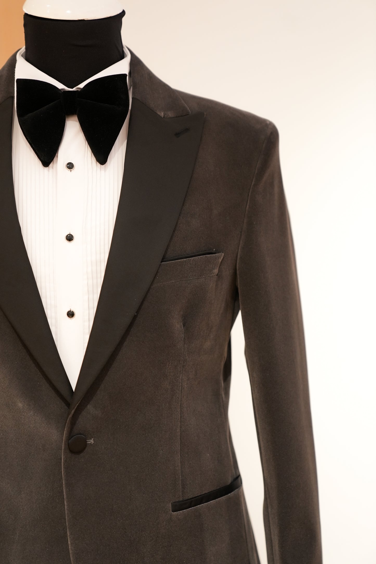 VELVET DARK GRAY TUXEDO SUIT