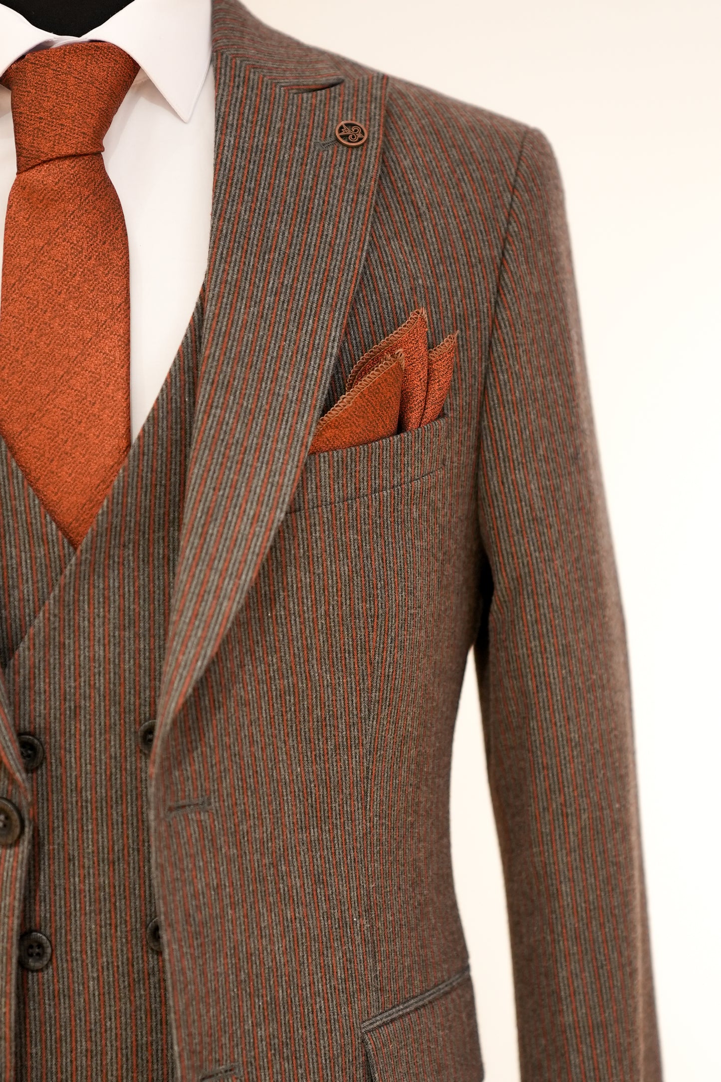 STRIPE DARK BROWN SLIM SUIT