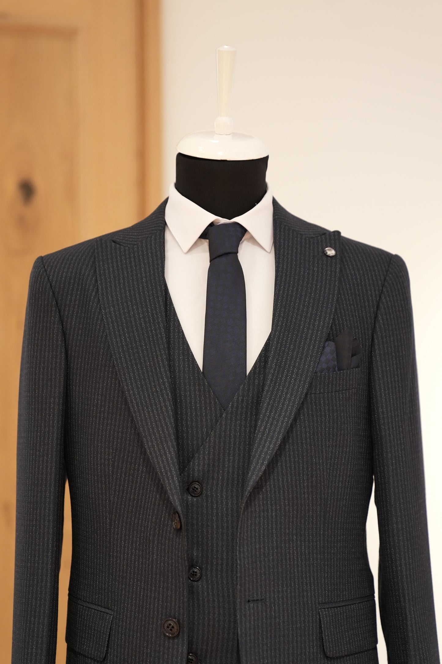 STRIPE DARK NAVY SLIM SUIT