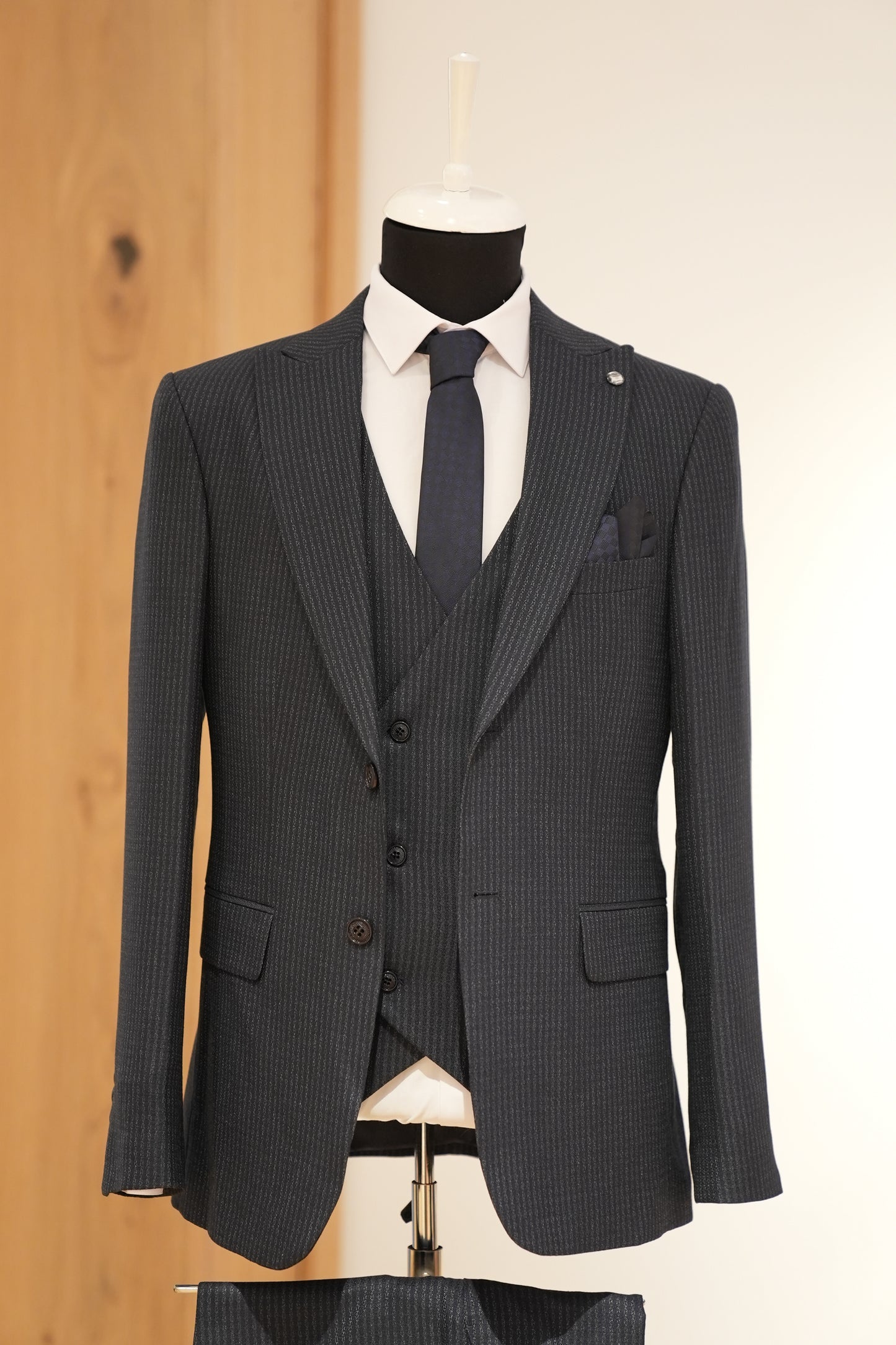 STRIPE DARK NAVY SLIM SUIT