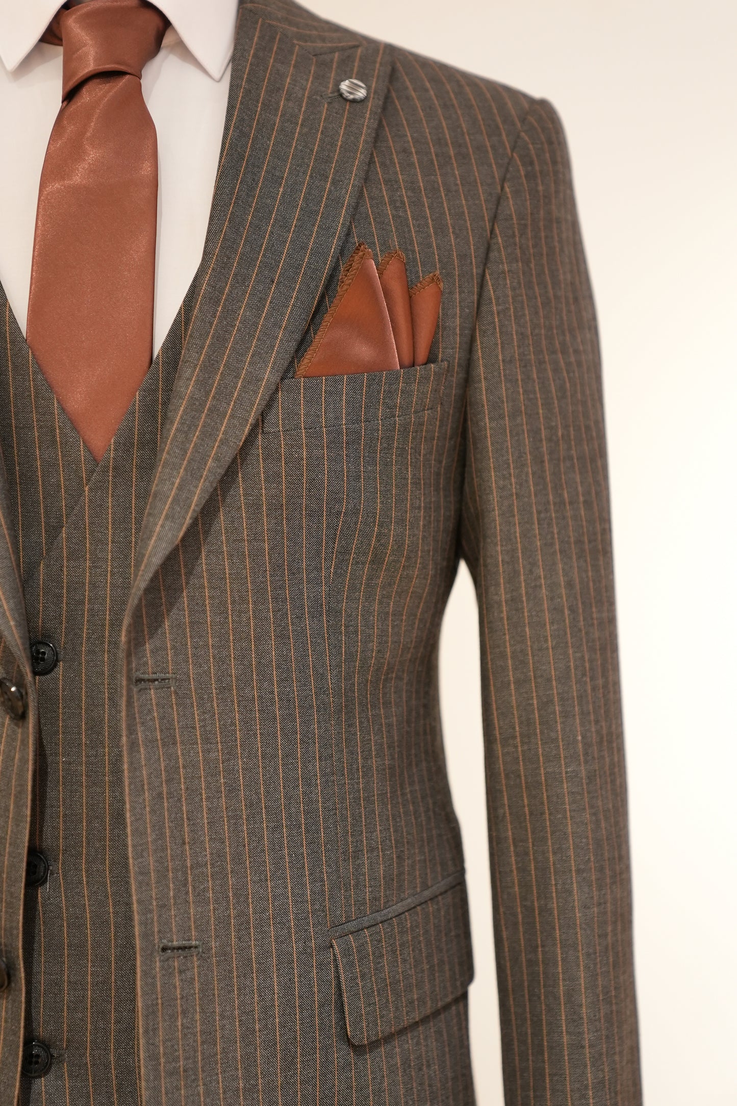 STRIPE DARK GRAY SLIM SUIT