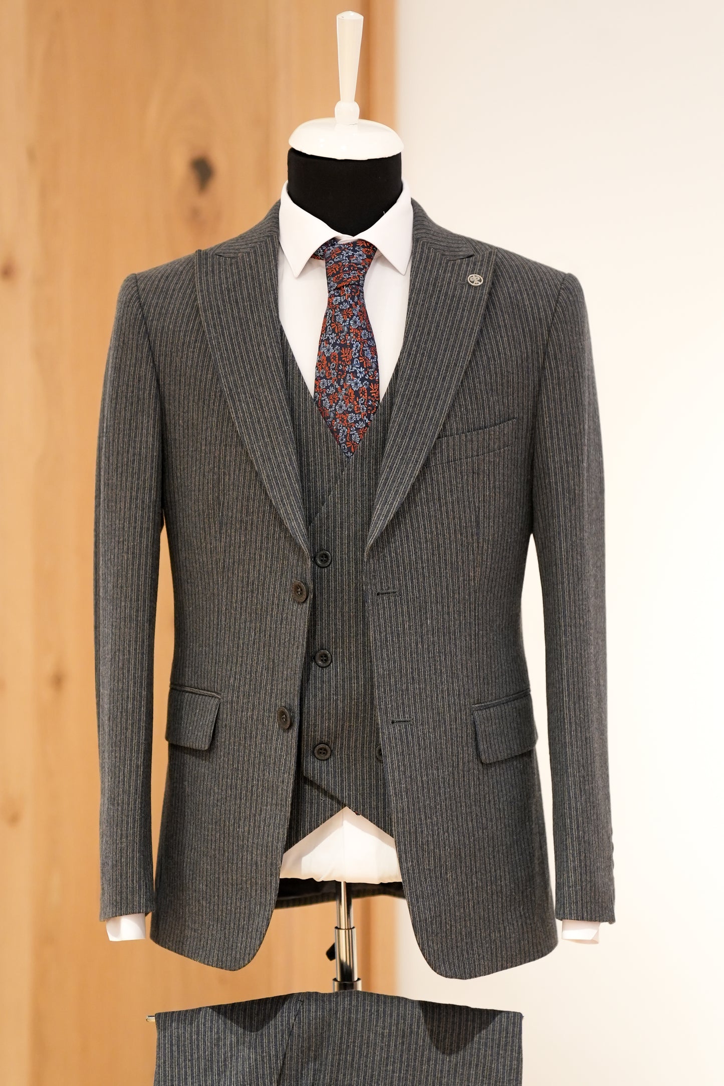 STRIPE DARK GRAY SLIM SUIT