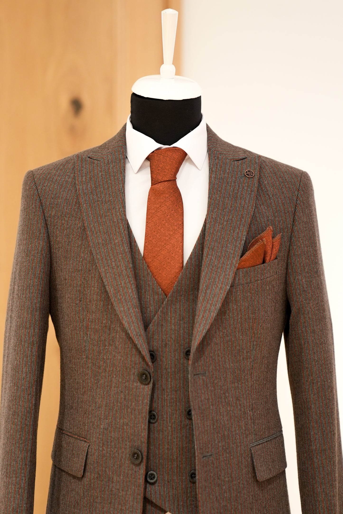 STRIPE DARK BROWN SLIM SUIT