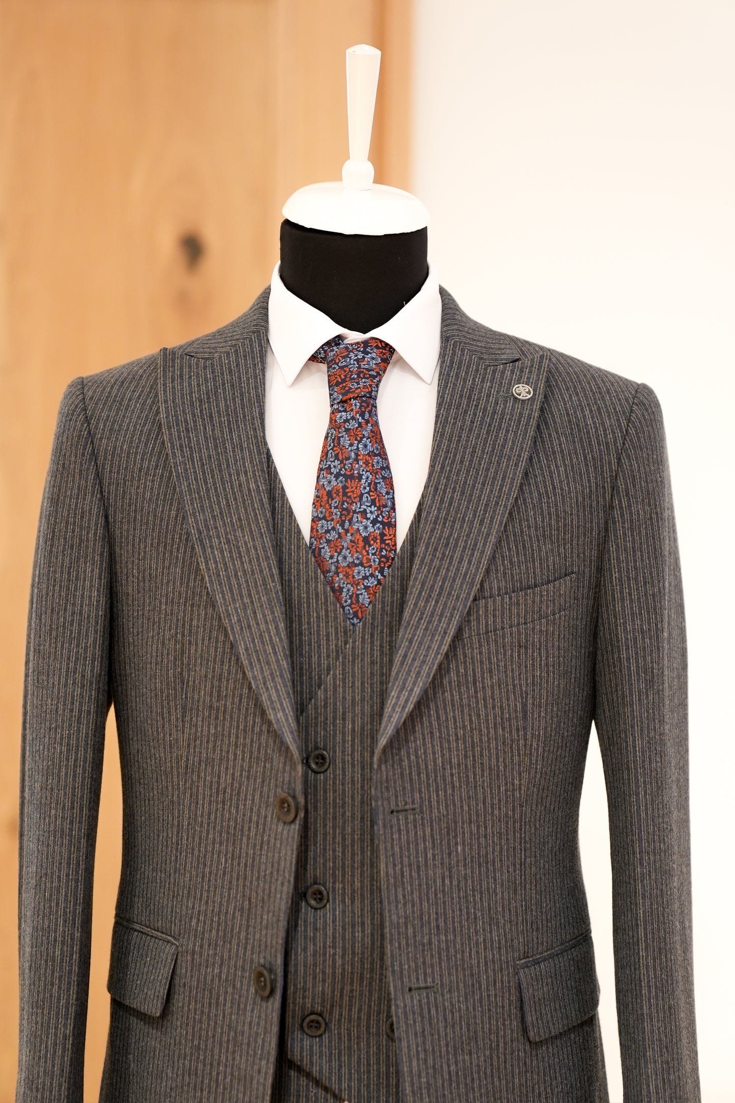 STRIPE DARK GRAY SLIM SUIT