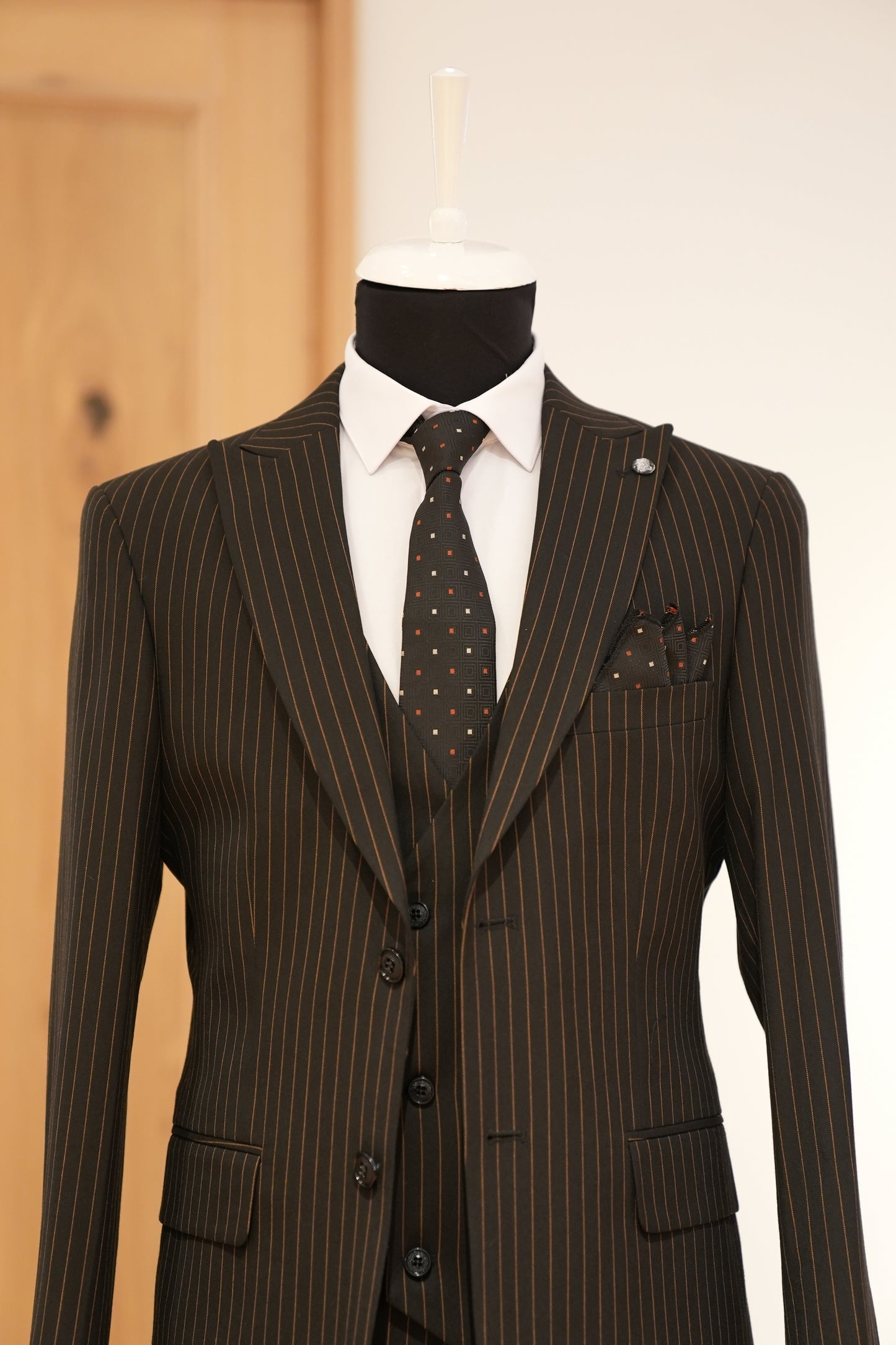 STRIPE BLACK SLIM SUIT