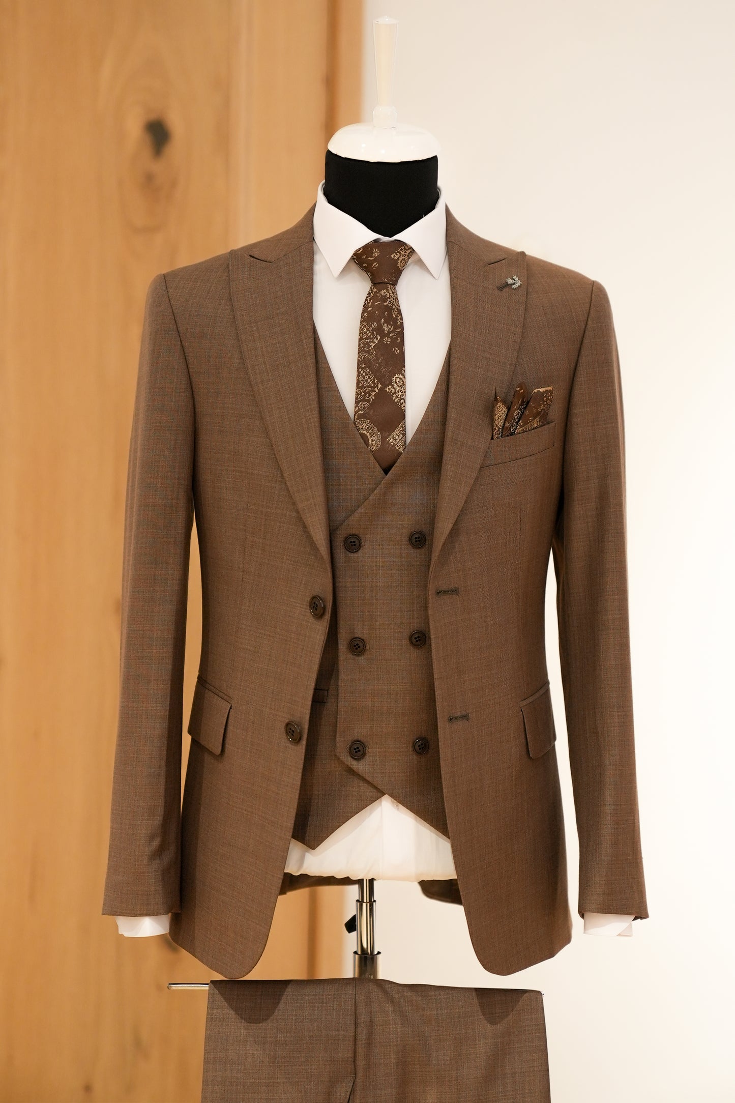 DARK BEIGE SLIM SUIT