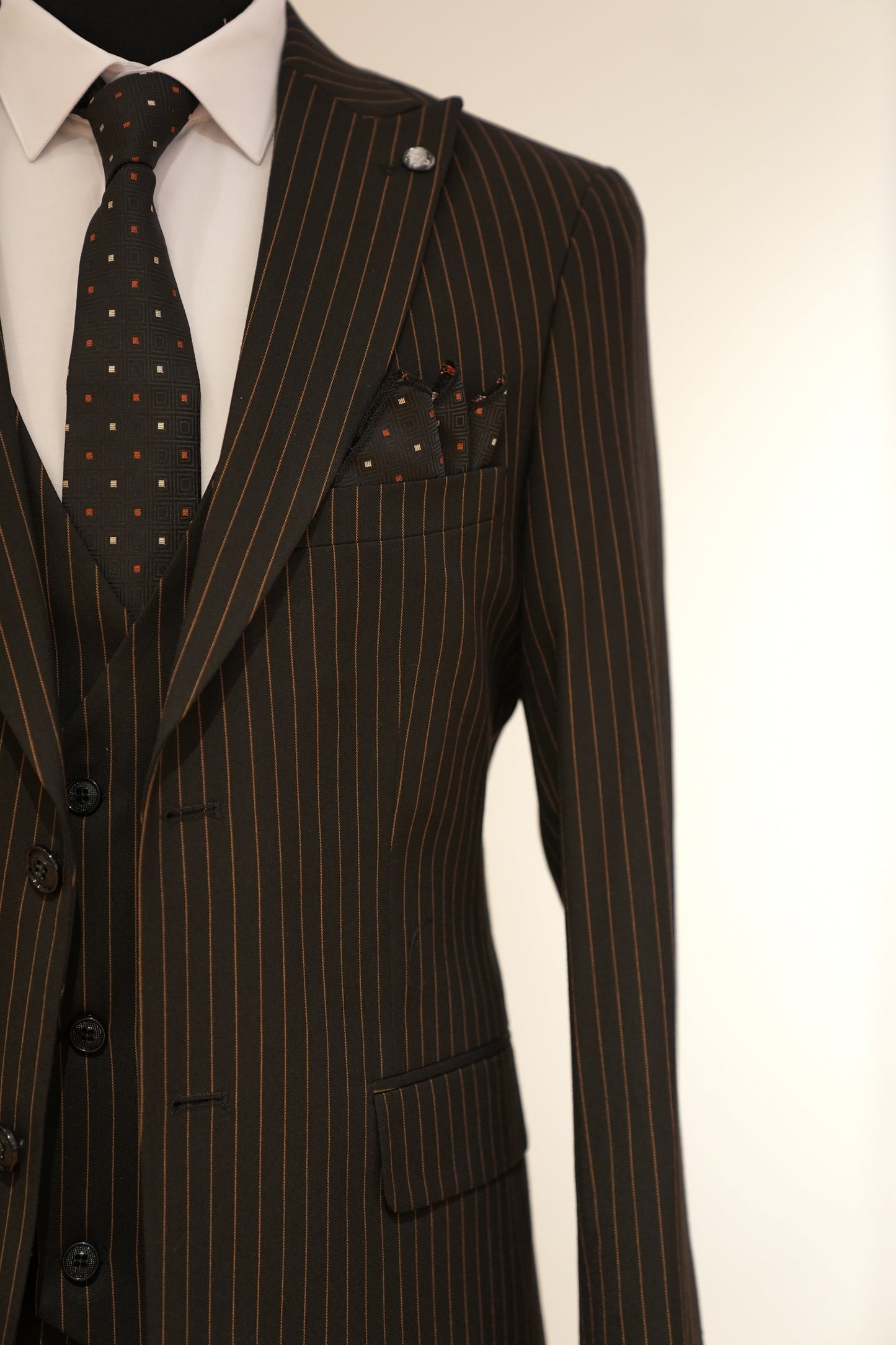 STRIPE BLACK SLIM SUIT