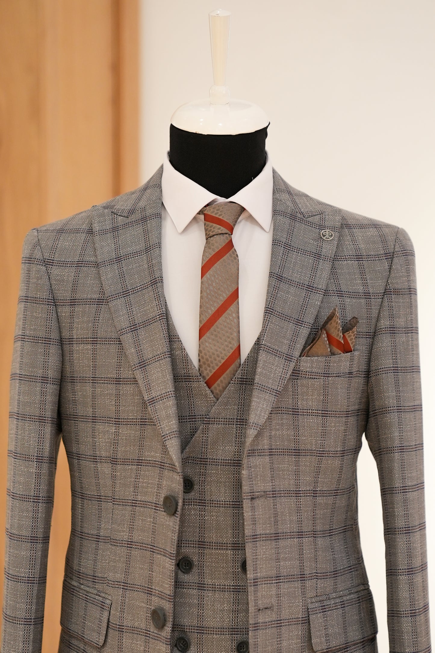 GRAY CHECKED SLIM SUIT