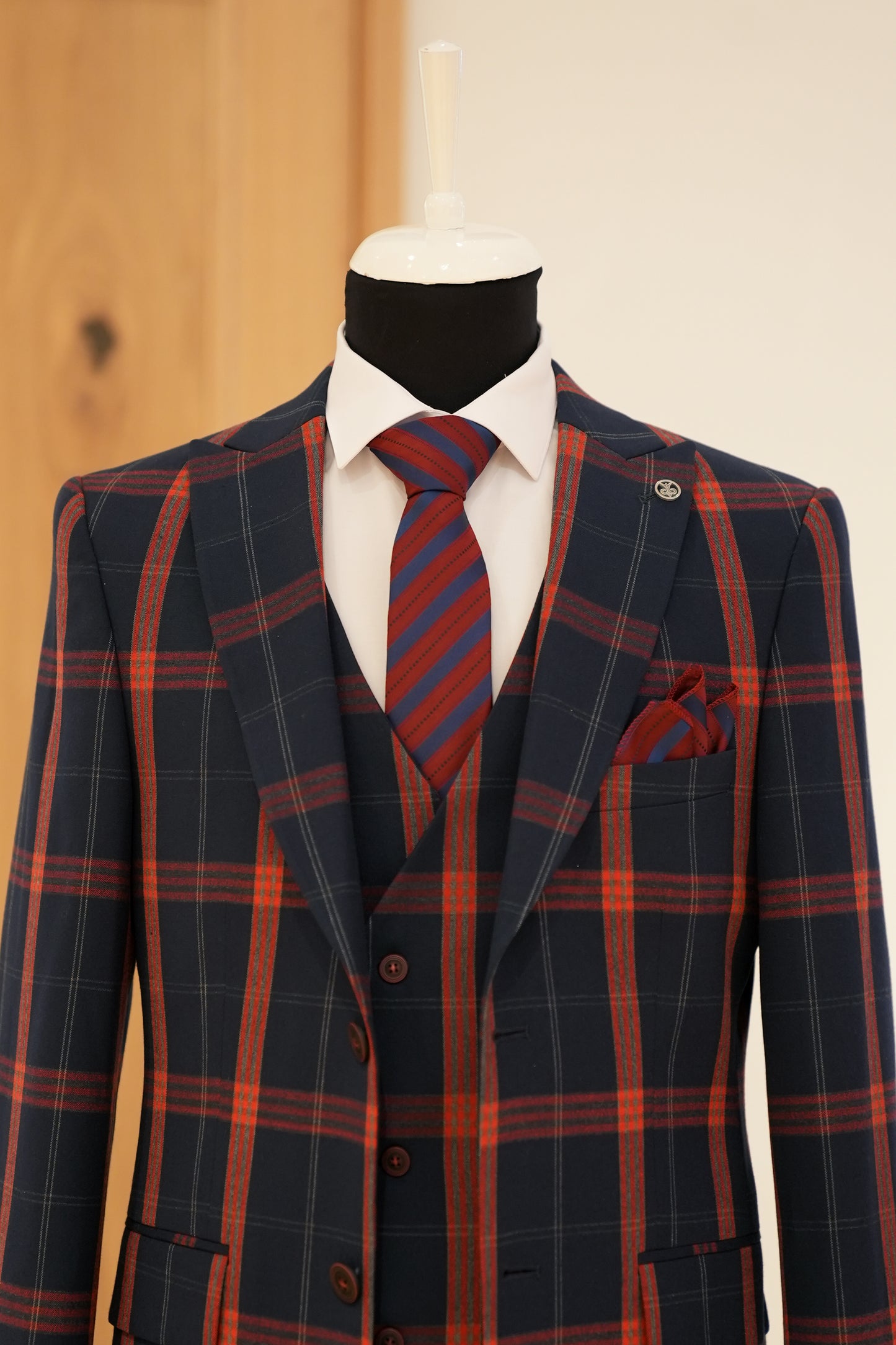 NAVY BLUE CHECKED SLIM SUIT