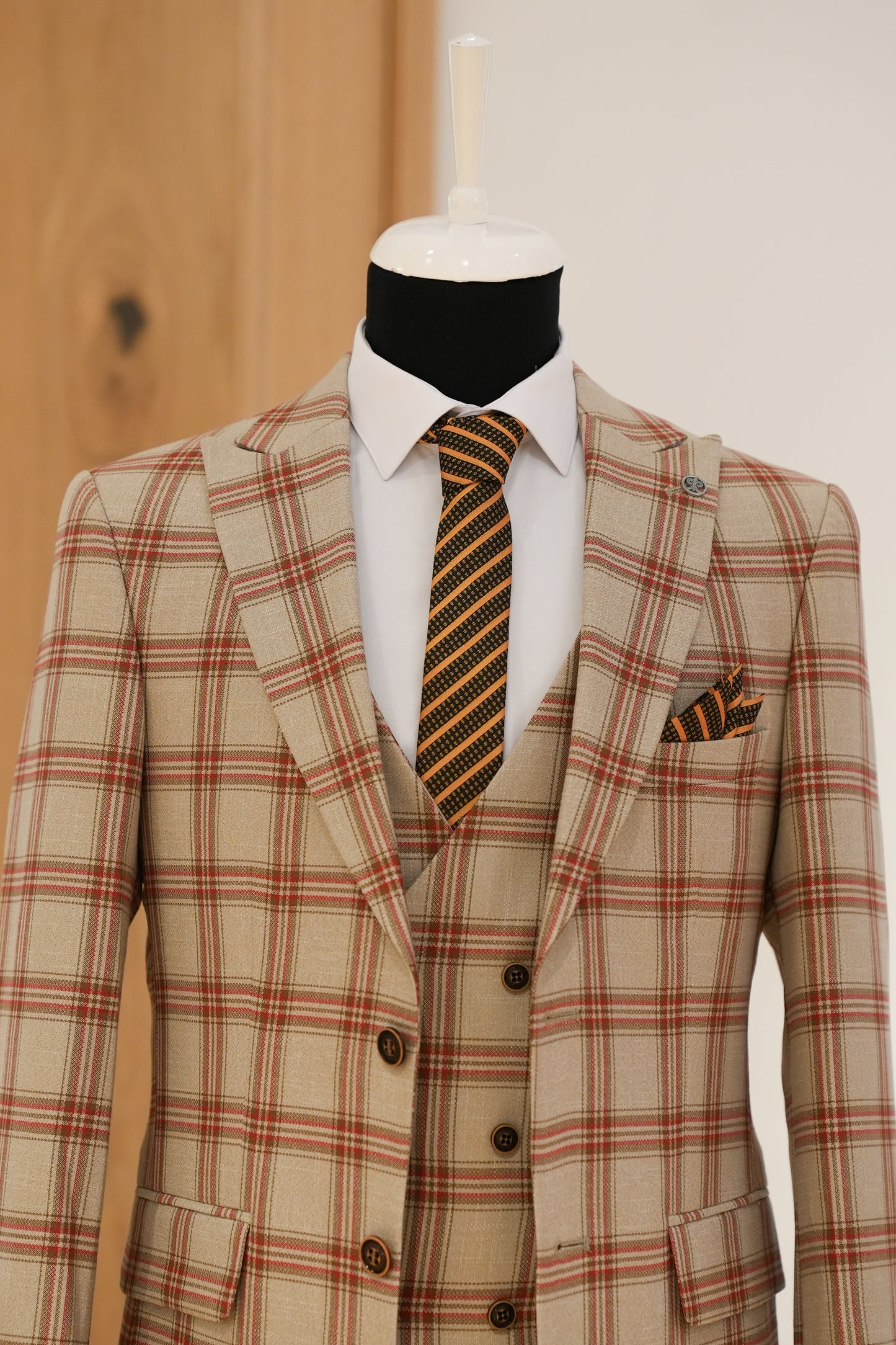 LIGHT BEIGE CHECKED SLIM SUIT