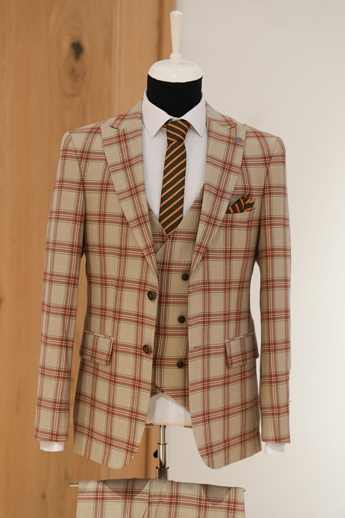 LIGHT BEIGE CHECKED SLIM SUIT