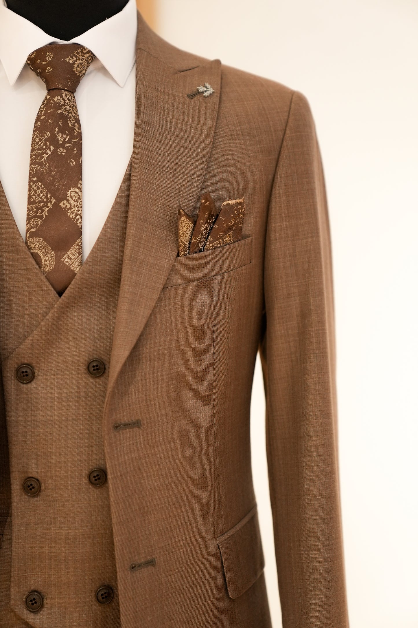 DARK BEIGE SLIM SUIT