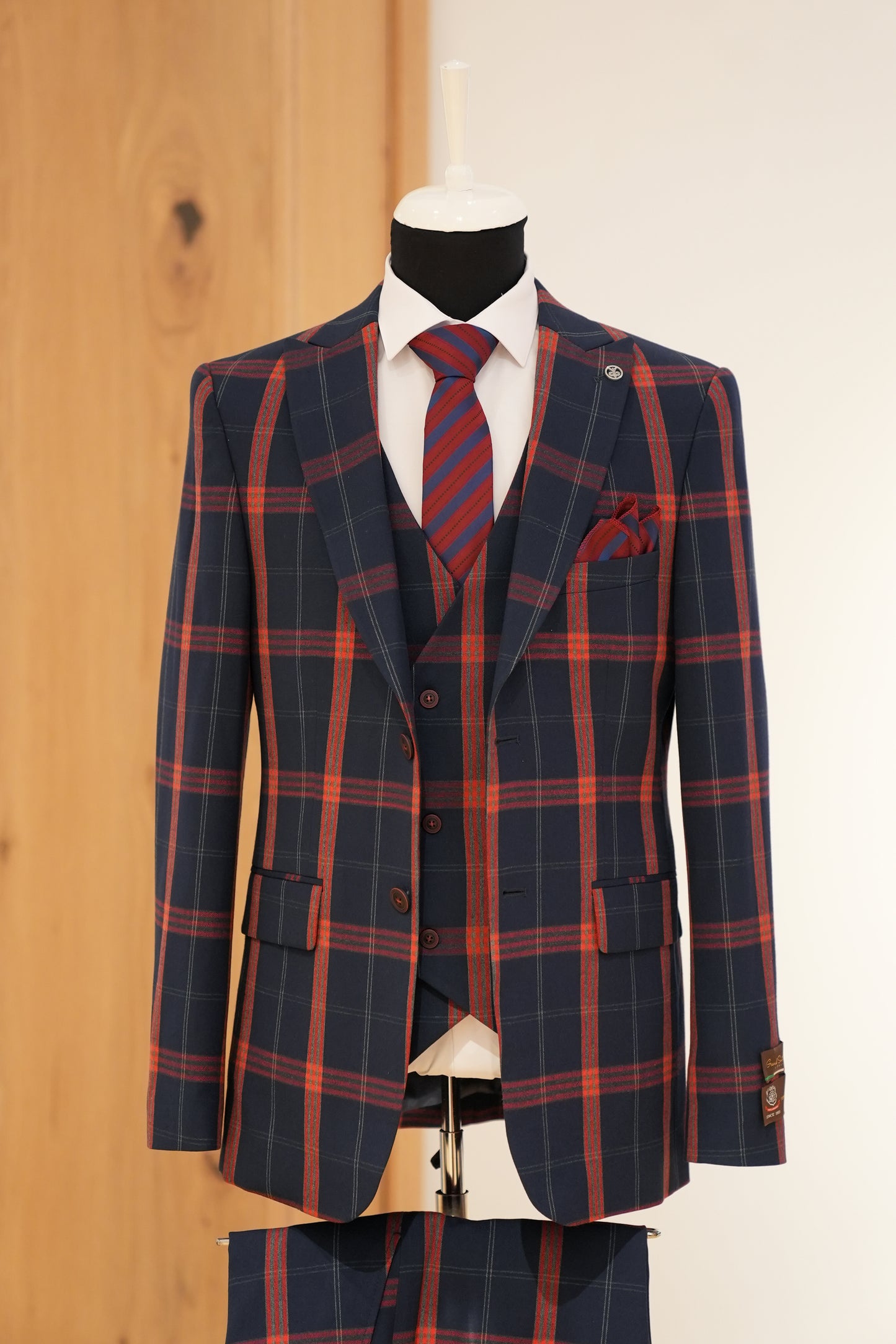 NAVY BLUE CHECKED SLIM SUIT