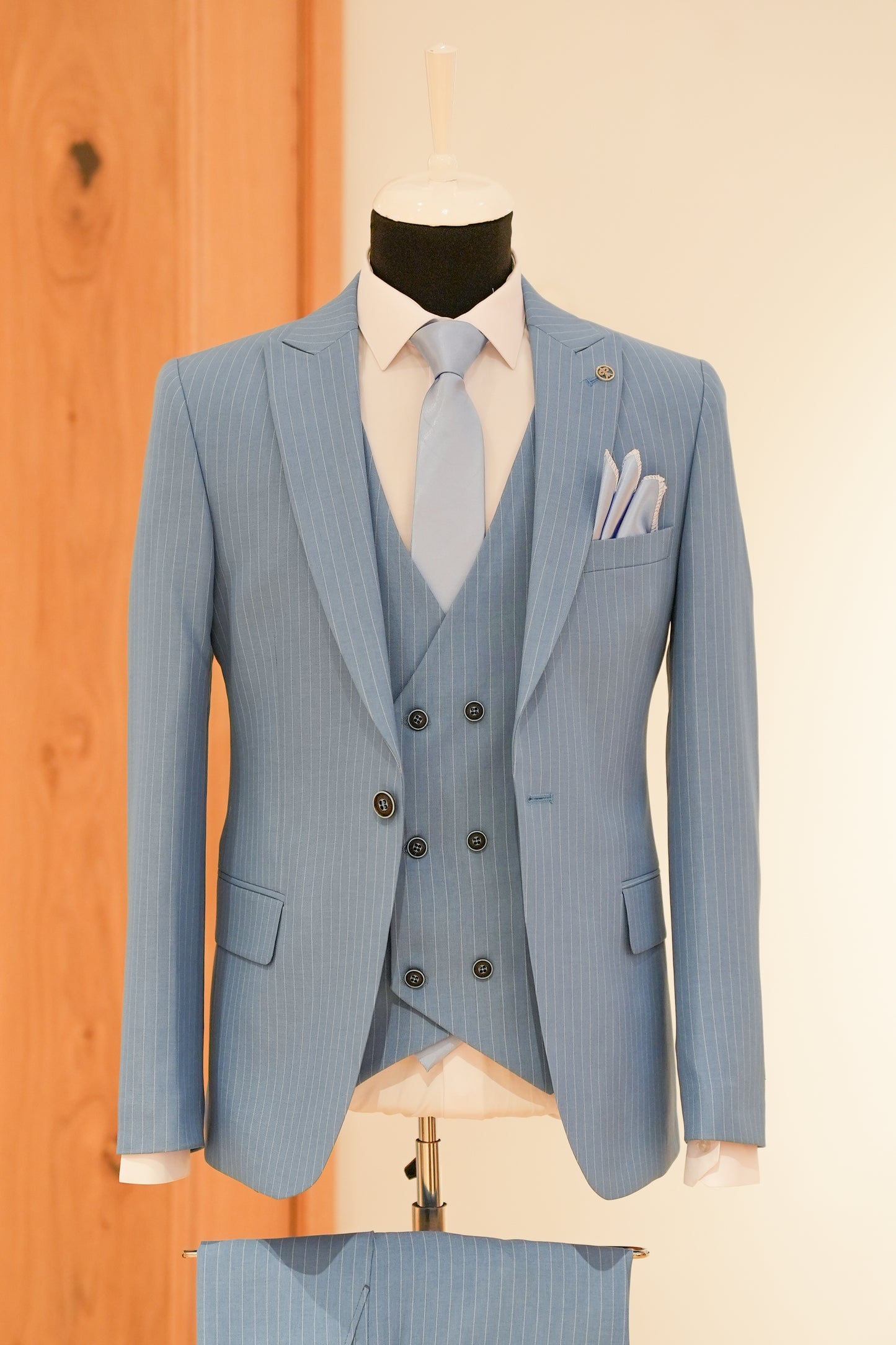 LIGHT BLUE STRIPE SLIM SUIT