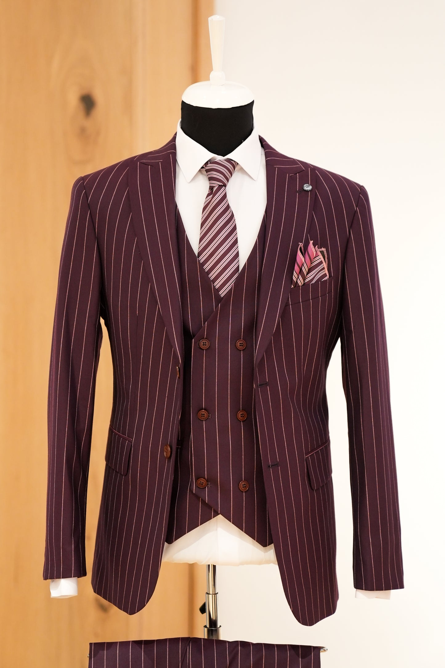 STRIPE MAROON SLIM SUIT