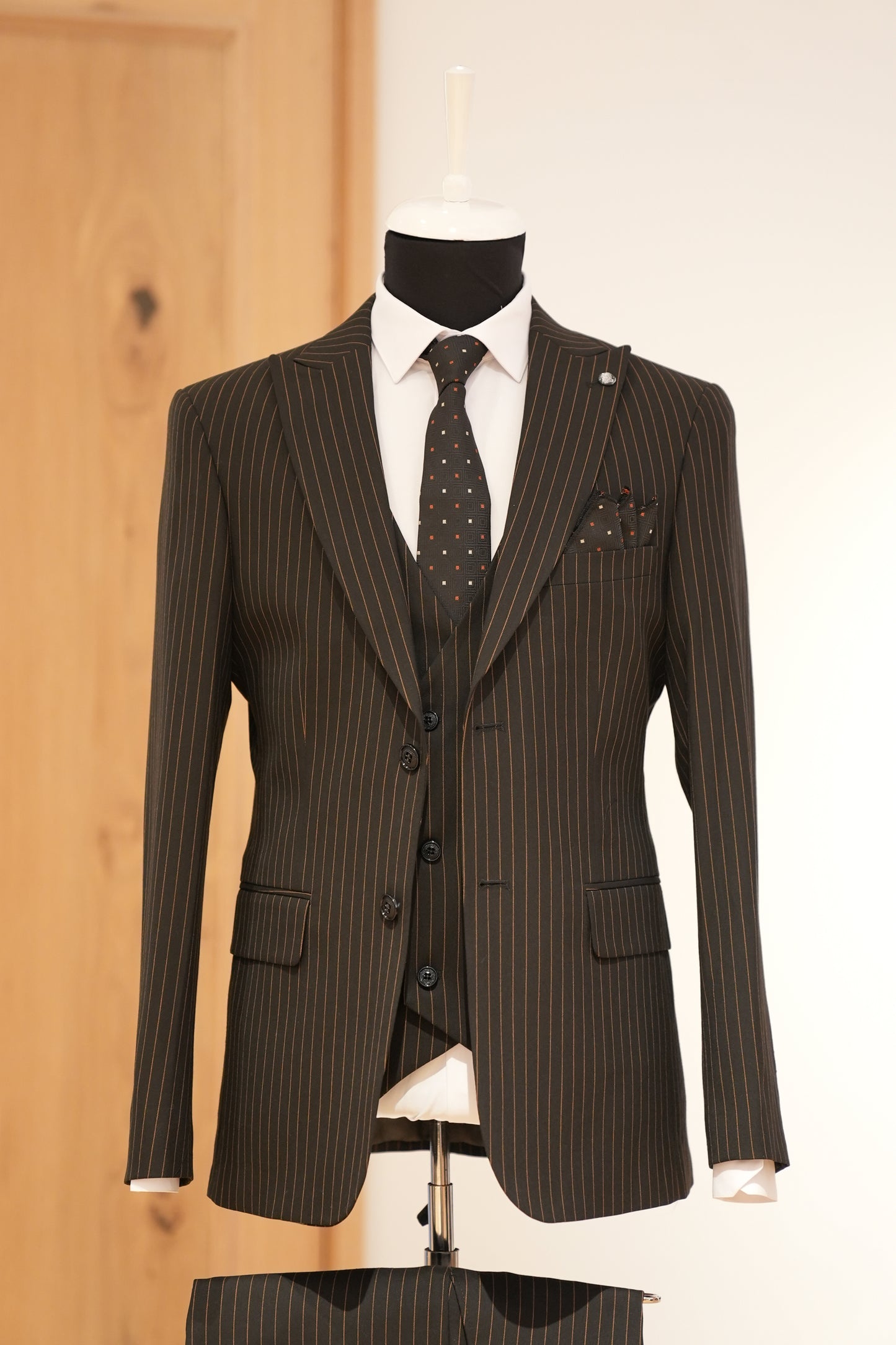 STRIPE BLACK SLIM SUIT